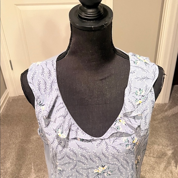 LOFT Light Blue Sleeveless Floral Top - Picture 3 of 6